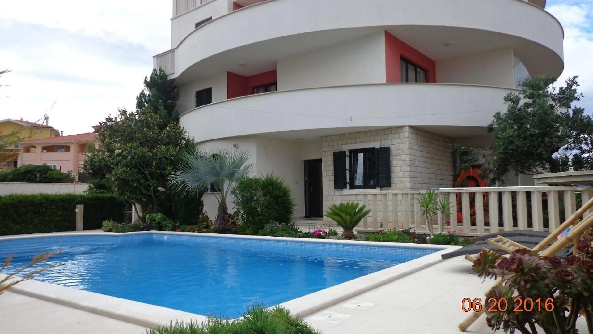 Modernes Ferienappartement Mit Drei Balkonen Mit Meerblick, In Der Naehe Des Strandes Und Des Zentrums, Mit Einem Gemeinschaftlichen Partyraum Liznjan